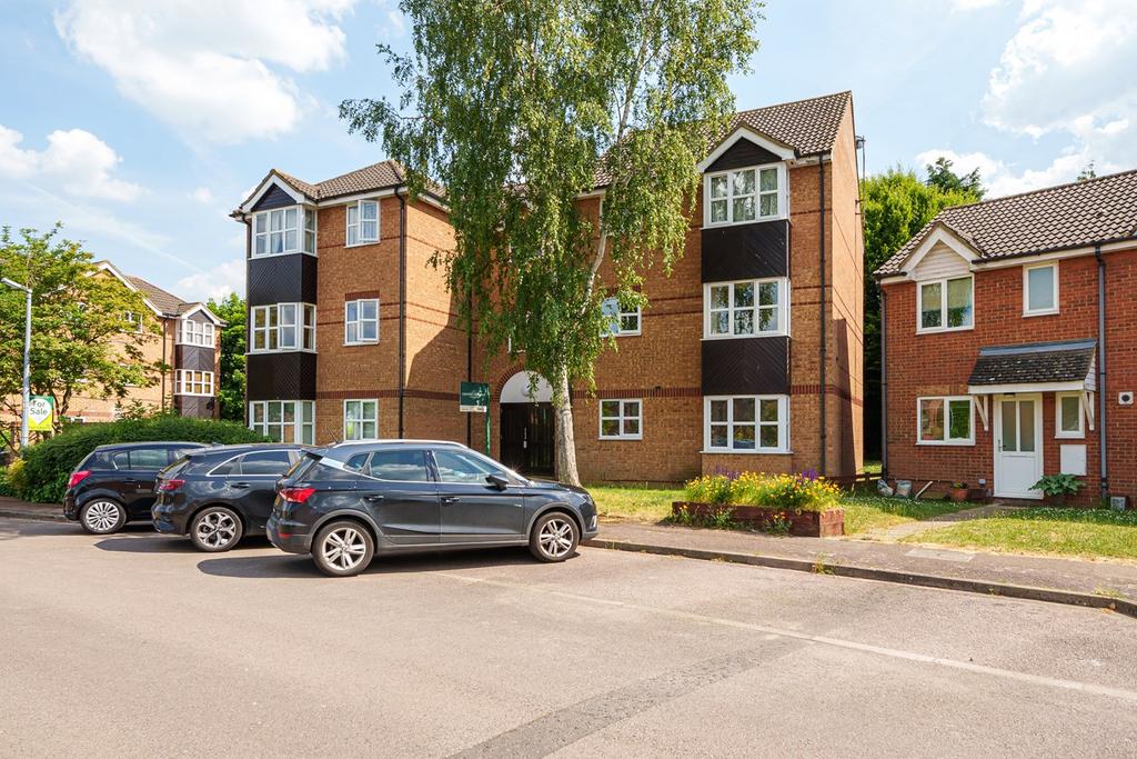 Elgar Drive, Shefford, SG17 1 bed apartment for sale £147,000