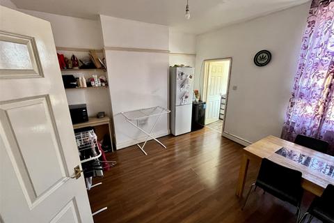 3 bedroom end of terrace house for sale, New Road, Dudley, DY2