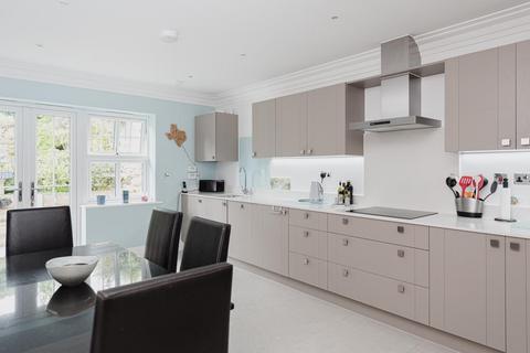 4 Downs Reach, Epsom, KT17 3DJ