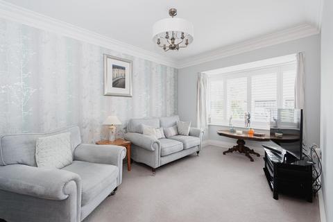 4 Downs Reach, Epsom, KT17 3DJ