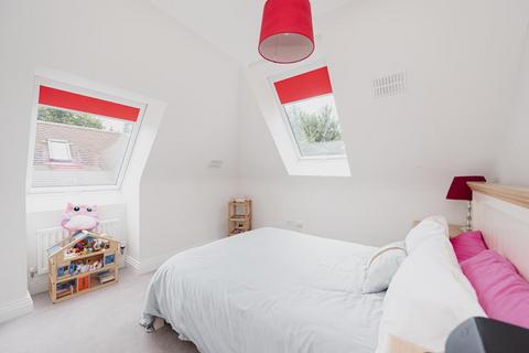 4 Downs Reach, Epsom, KT17 3DJ