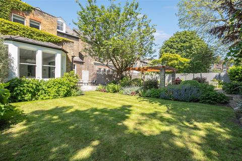 32 Grosvenor Road, London, W4 4EG