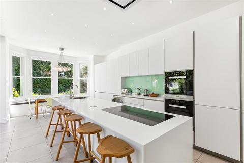32 Grosvenor Road, London, W4 4EG