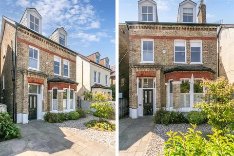 32 Grosvenor Road, London, W4 4EG
