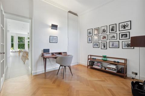 32 Grosvenor Road, London, W4 4EG
