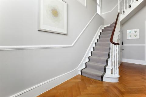 32 Grosvenor Road, London, W4 4EG