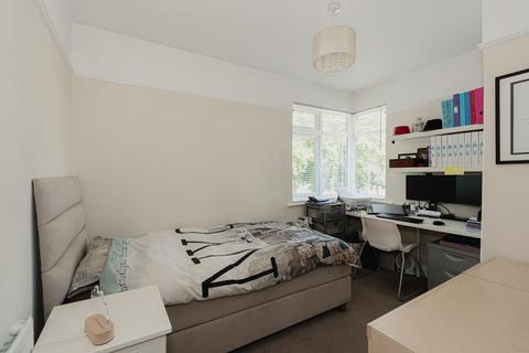 19 Dorking Road, Epsom, KT18 7JR