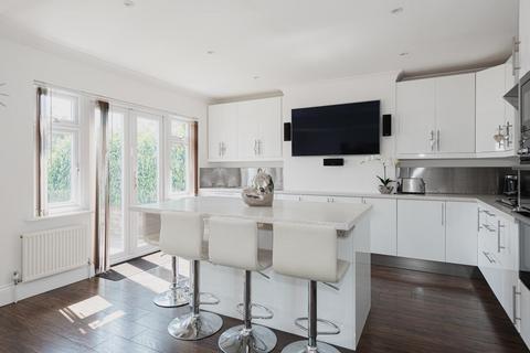19 Dorking Road, Epsom, KT18 7JR