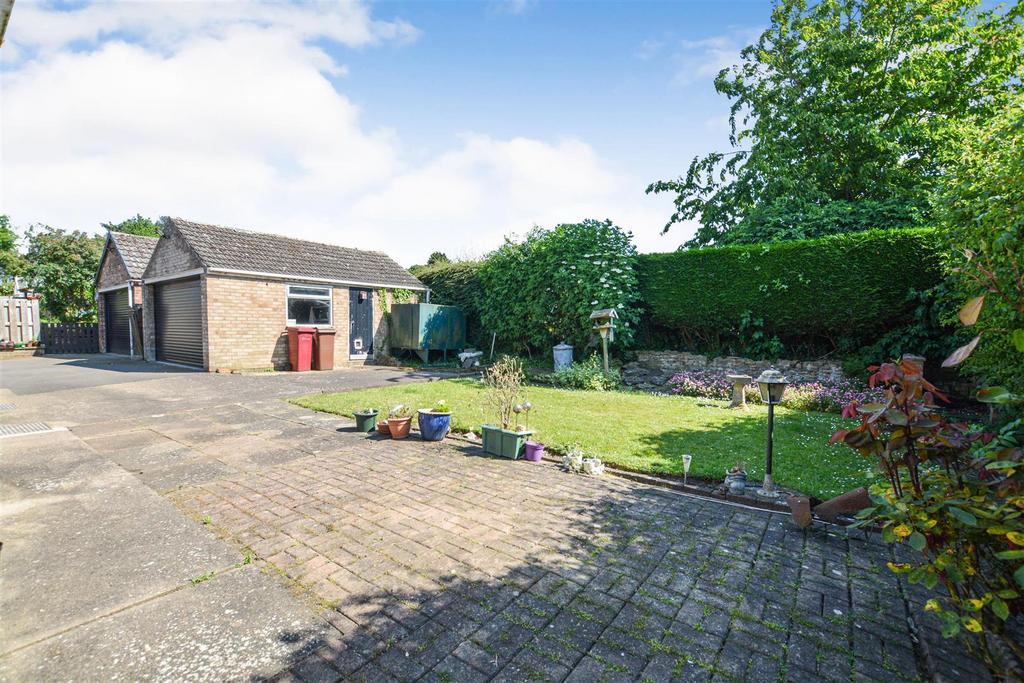 Whitton Road, Alkborough, Scunthorpe 3 bed detached bungalow for sale