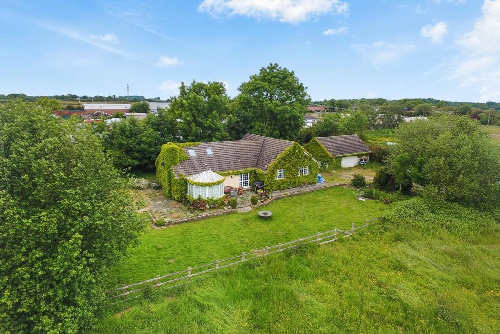 Stockheld Lane, Scholes, Leeds 4 bed detached bungalow for sale £800,000