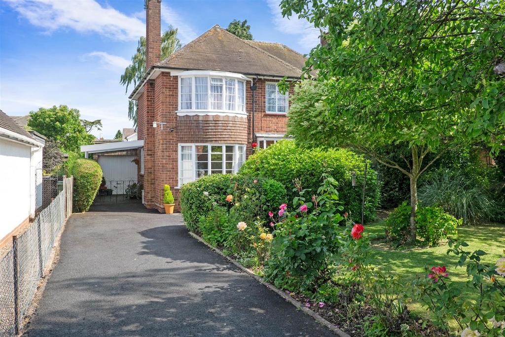 Norton Close, Worcester 3 bed detached house for sale £575,000