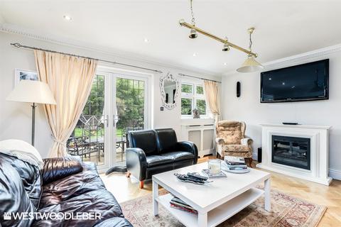 1 Dig Dag Hill, Cheshunt, Waltham Cross, EN7 6NS