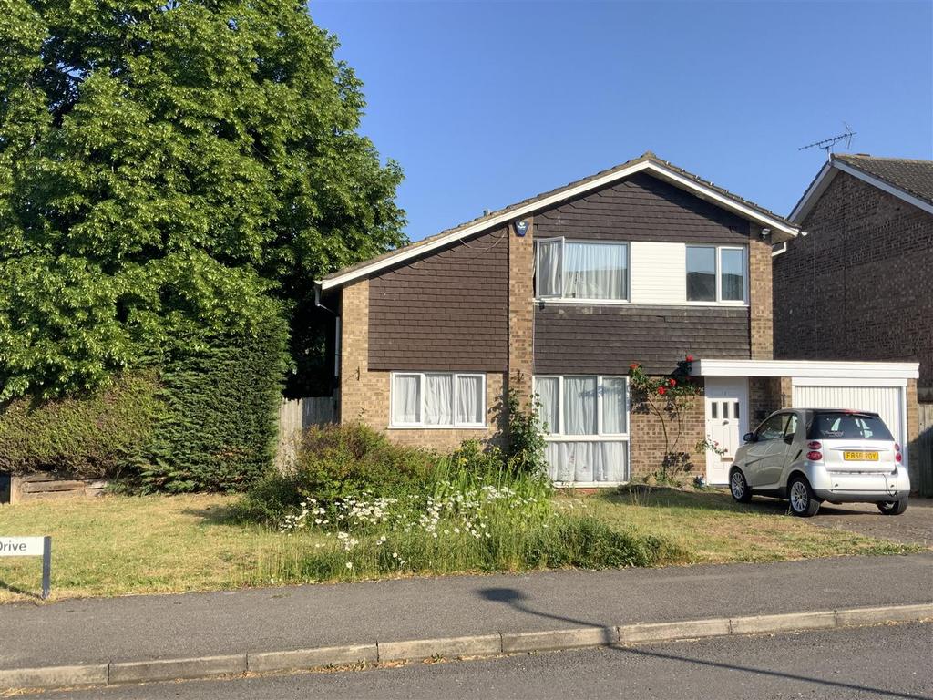 Longfellow Drive, Newport Pagnell 5 bed detached house for sale £550,000