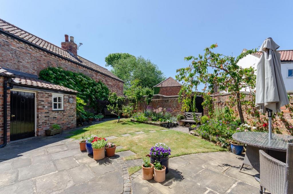 Shipton by Beningbrough, York 3 bed detached house for sale £550,000