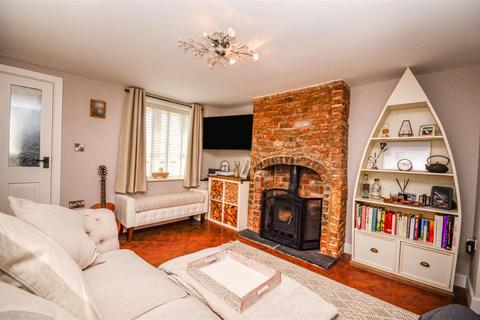 Riverside Cottage, 40 Cliff Road, Hessle, HU13 0HB