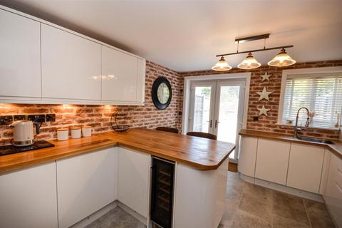 Riverside Cottage, 40 Cliff Road, Hessle, HU13 0HB
