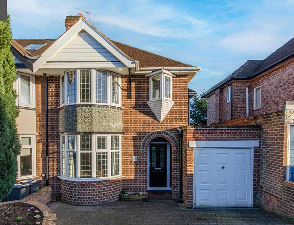 Welwyndale Road, Sutton Coldfield 3 bed semidetached house for sale £385,000