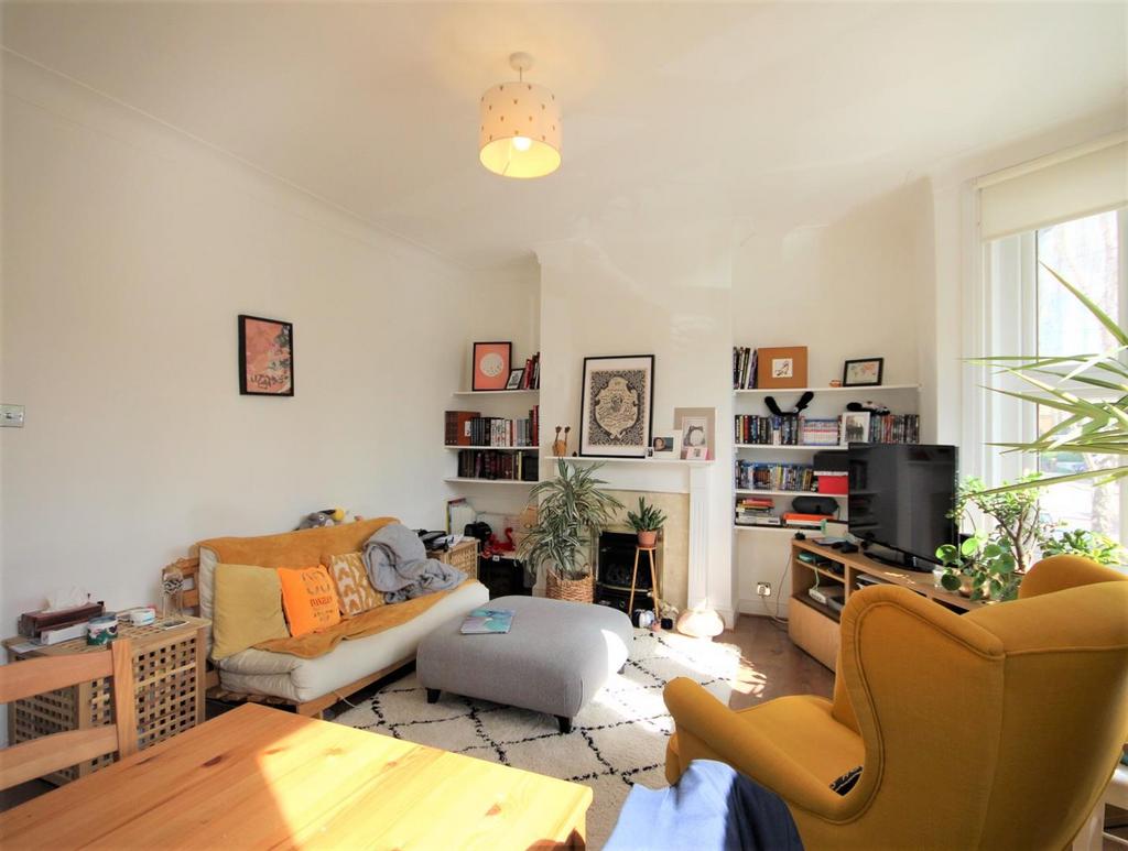 Living room3.JPG