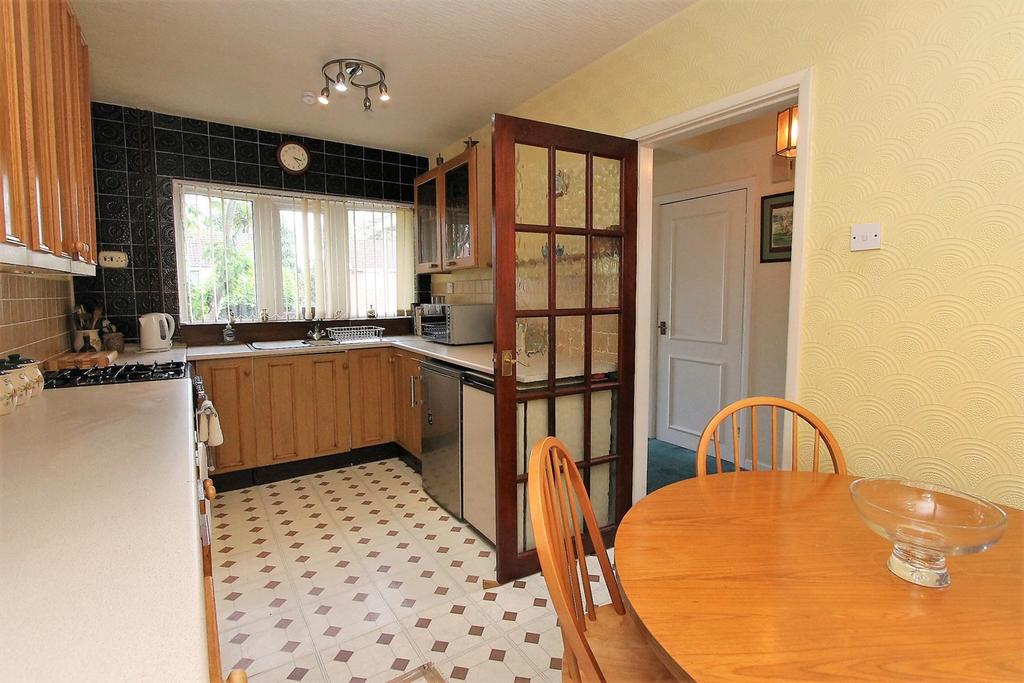 Willow Close, Hagley, Stourbridge, DY9 3 bed link detached house £350,000