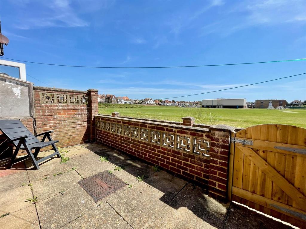 Cricketfield Road, Seaford 3 bed terraced house for sale £350,000