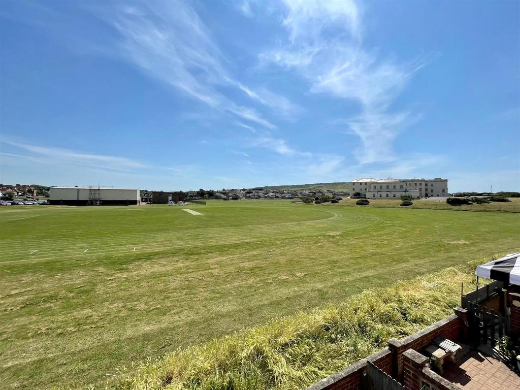 Cricketfield Road, Seaford 3 bed terraced house £325,000