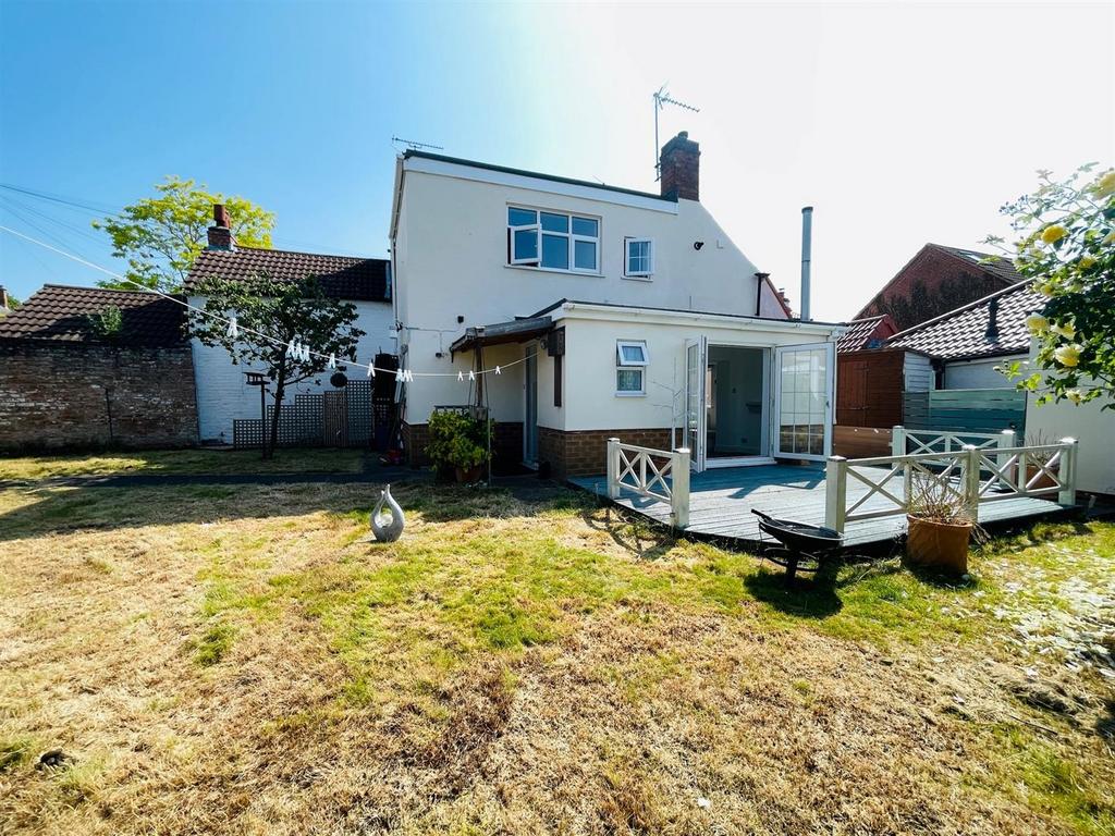 Main Street, Lowdham, Nottingham 3 bed semidetached house £325,000