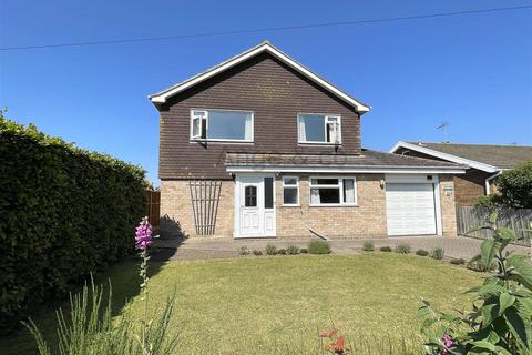 14 Bishops Walk, Lowestoft, NR32 4JN