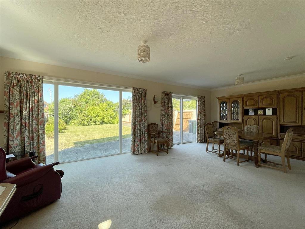 Walk, Lowestoft 4 bed detached house £400,000