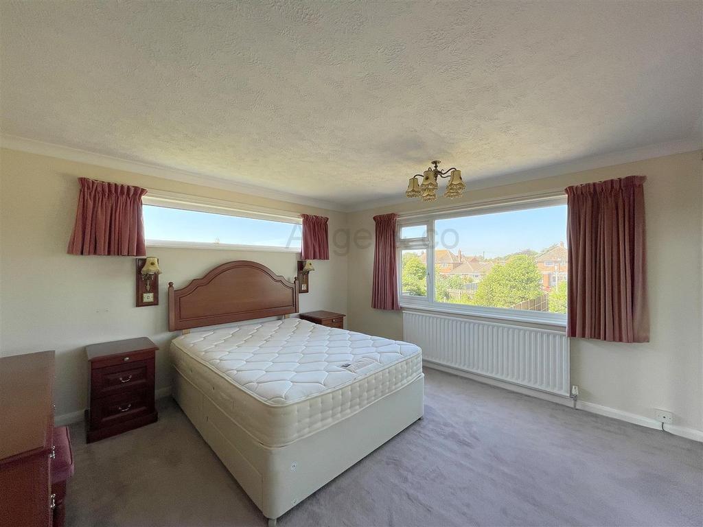 3 bed1.jpg