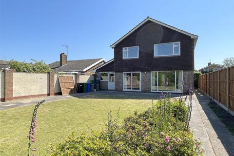14 Bishops Walk, Lowestoft, NR32 4JN