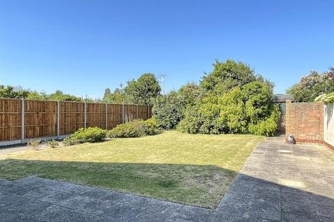 14 Bishops Walk, Lowestoft, NR32 4JN