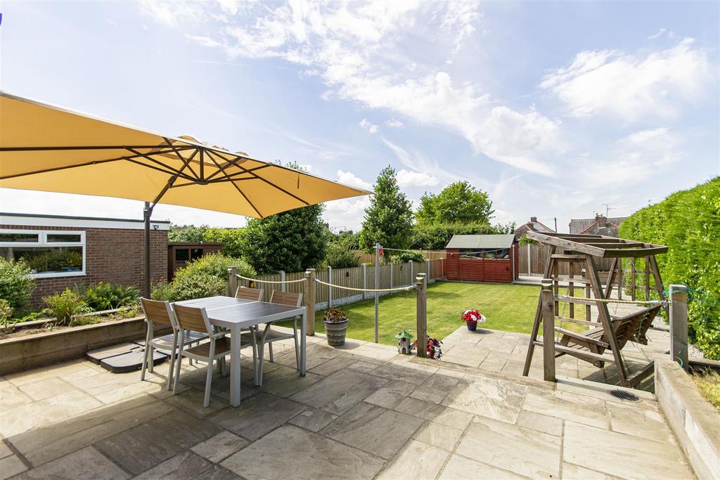 The Green, Hasland, Chesterfield 3 bed semidetached house £275,000