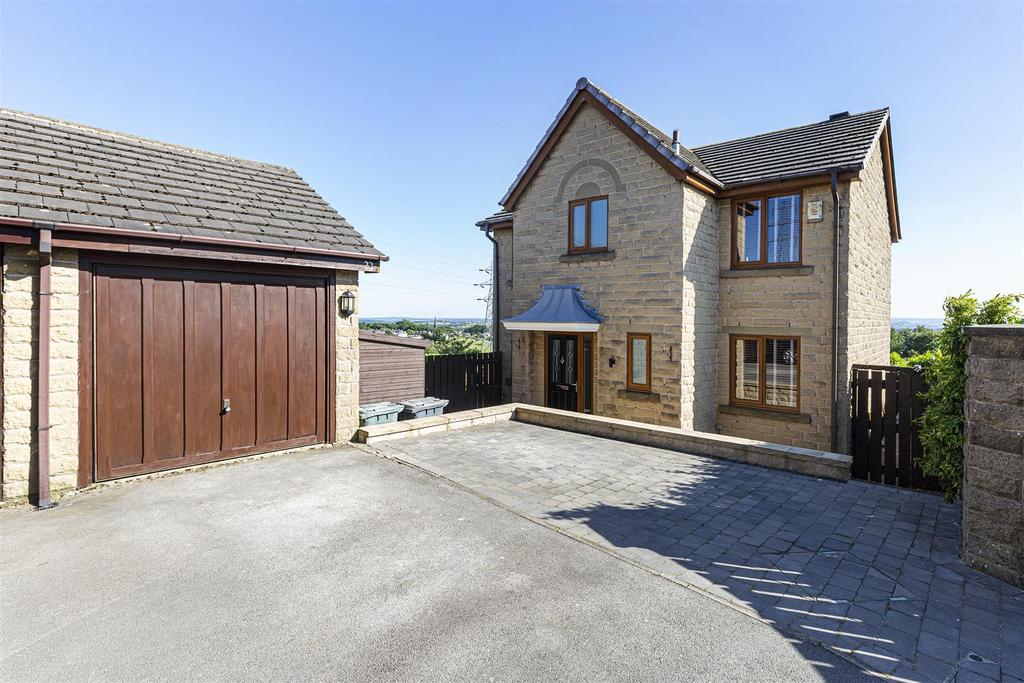Soureby Cross Way, East Bierley 4 bed detached house for sale £349,995