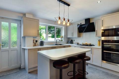 10 Adwalton Grove, Queensbury, Bradford, BD13 1QU