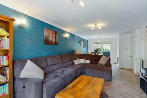 10 Adwalton Grove, Queensbury, Bradford, BD13 1QU