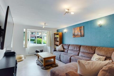 10 Adwalton Grove, Queensbury, Bradford, BD13 1QU