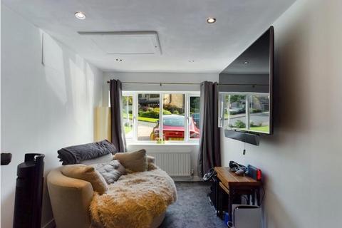 10 Adwalton Grove, Queensbury, Bradford, BD13 1QU