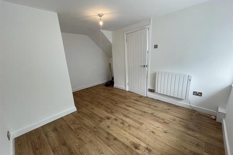 4 Penrhiw, Talybont, SY24 5EB