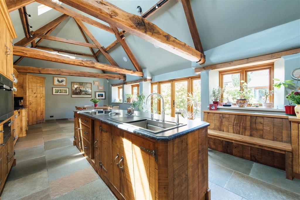 Kitchen/dining