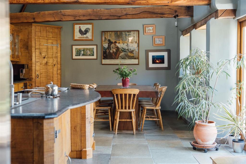 Kitchen/dining