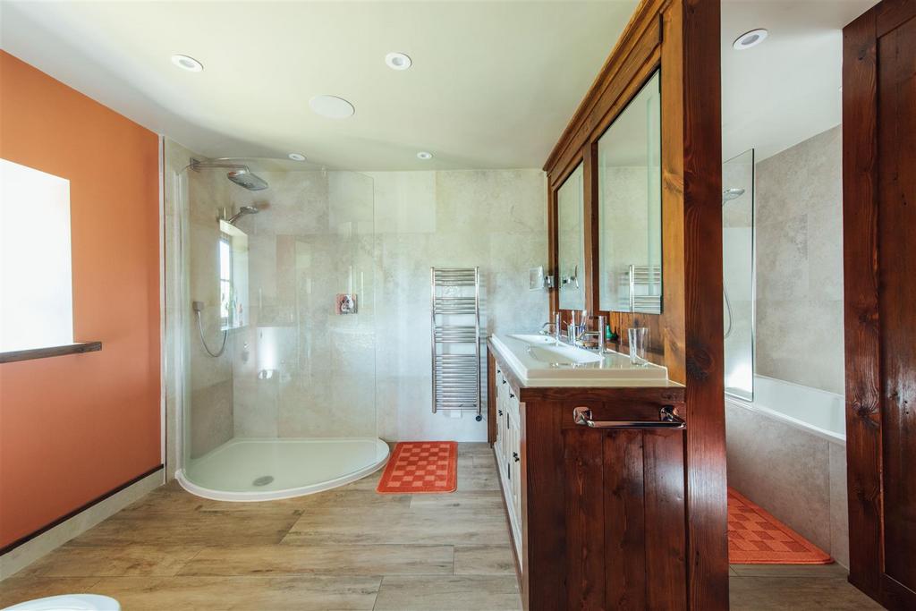 Master Bedroom En-suite