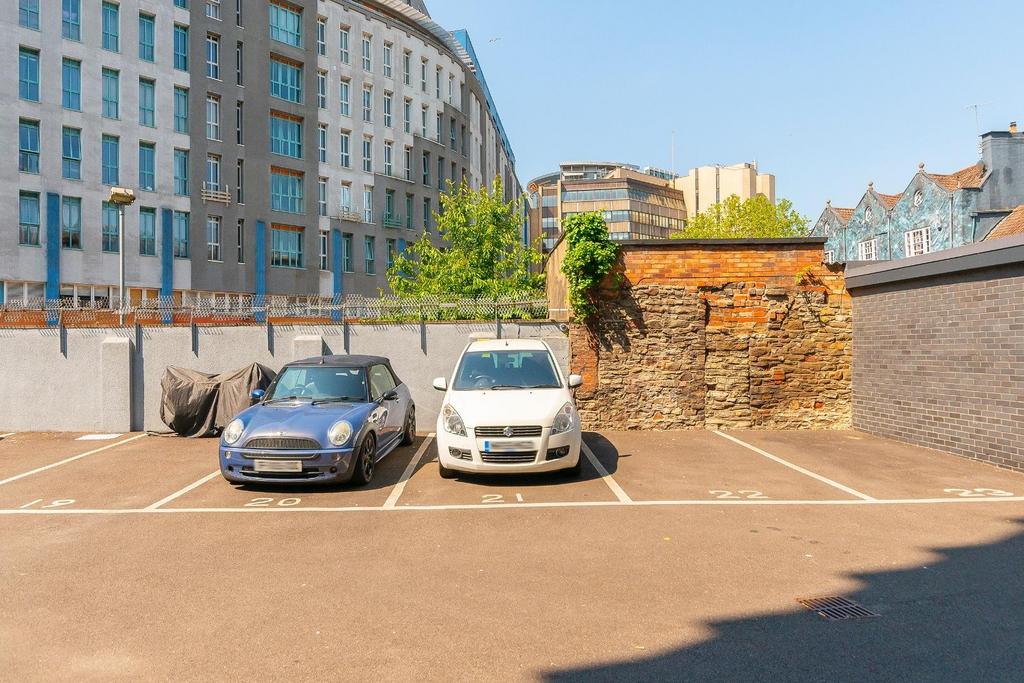 ESUOHREDLIW73 - Parking A.jpg