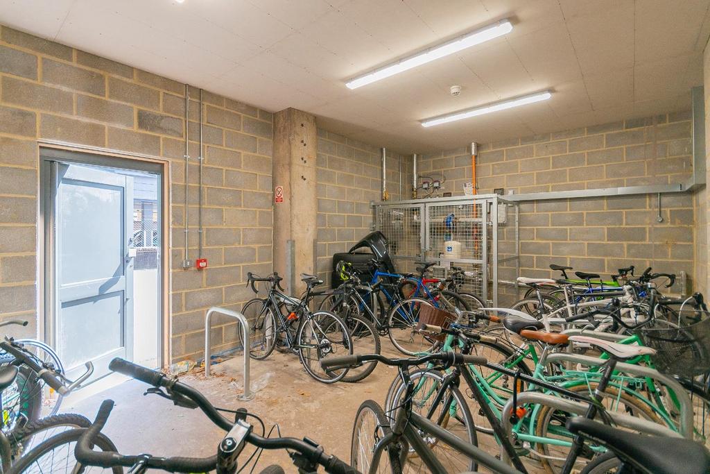 ESUOHREDLIW73 - Bike Store A.jpg