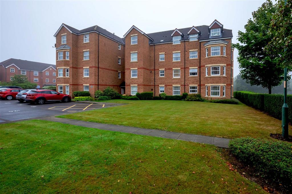 Westfield Drive, Aldridge 2 bed apartment £230,000