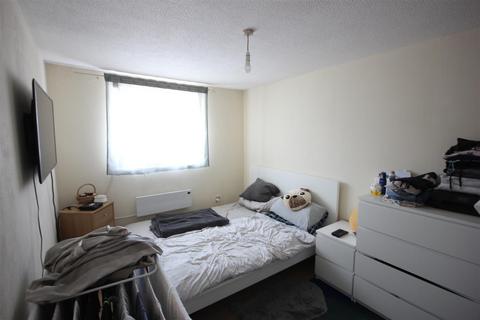 3 bedroom apartment to rent - East Road (First Floor Flat), Edgware