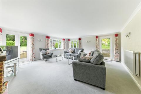 5 bedroom detached house for sale - Pebble Close, Tadworth
