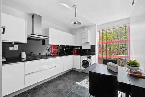 Flat 3, 21 Albion Road, London, N16 9PN