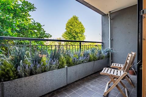 Flat 3, 21 Albion Road, London, N16 9PN