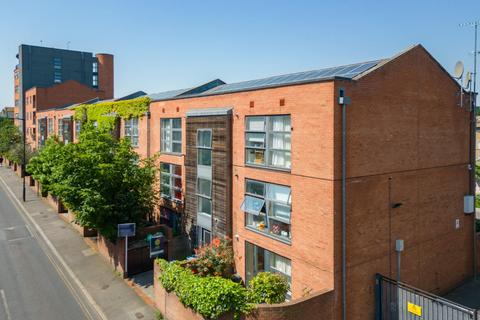 Flat 3, 21 Albion Road, London, N16 9PN