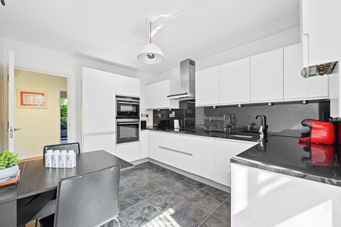 Flat 3, 21 Albion Road, London, N16 9PN